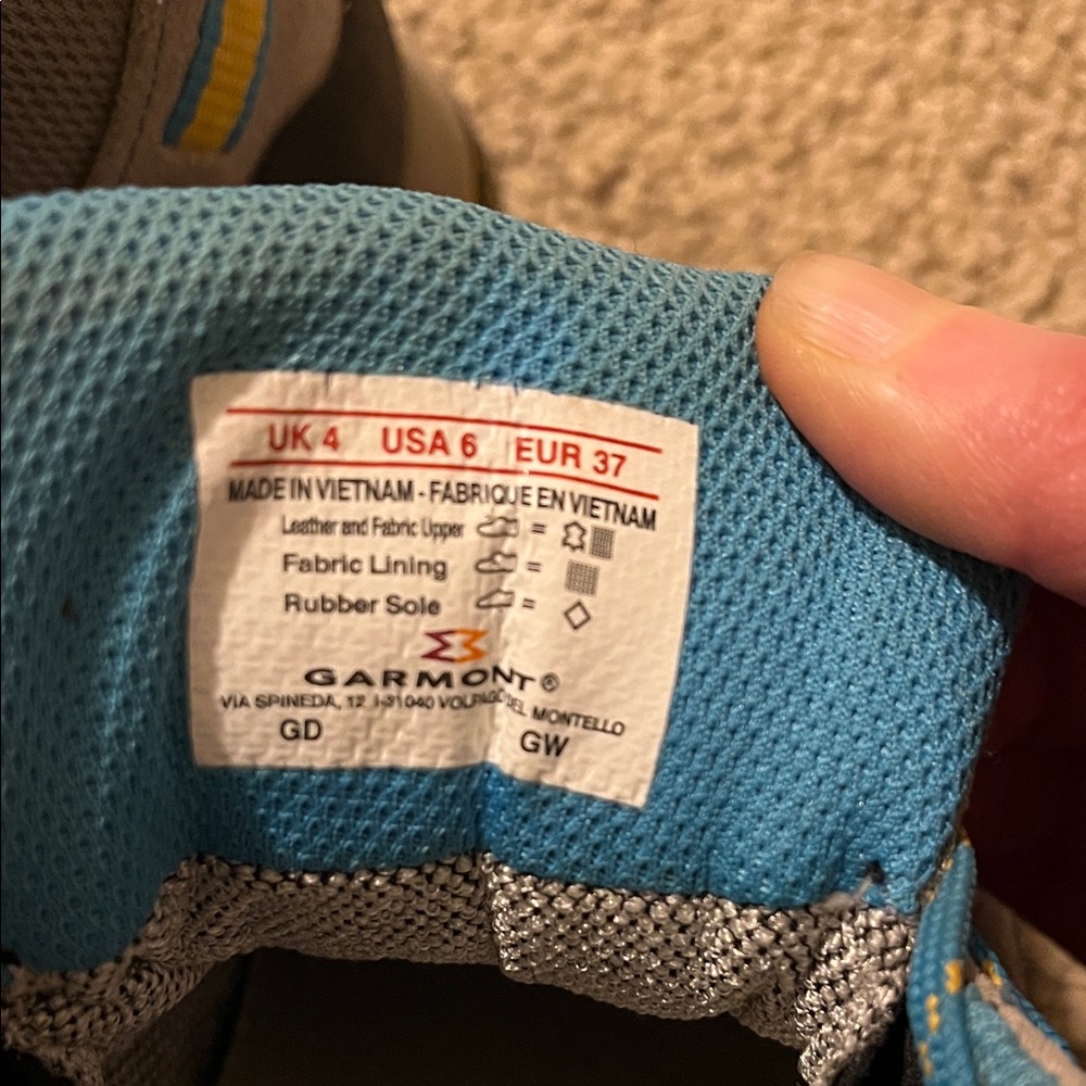 Women’s Size 6 Garmont Hiking Shoes - Picture 2 of 3